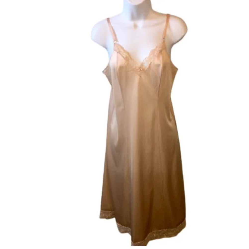 Vintage Maidenform sweet nothings Soft Pink Lace barely there Chemise slip
